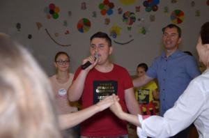 Share - Munca, demnitate, valoare, bani