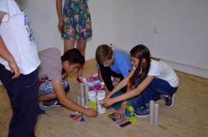 Share - Munca, demnitate, valoare, bani